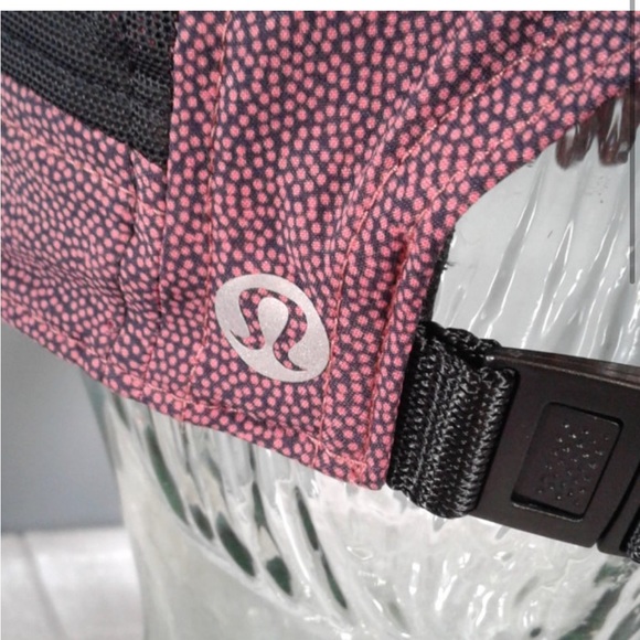 Lululemon surge run hat pebbleshire fireside red. - Picture 4 of 15